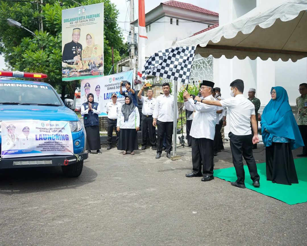 Pemkot Parepare Berikan Bantuan Beras Peduli Sentuh Masyarakat Pra Sejahtera 